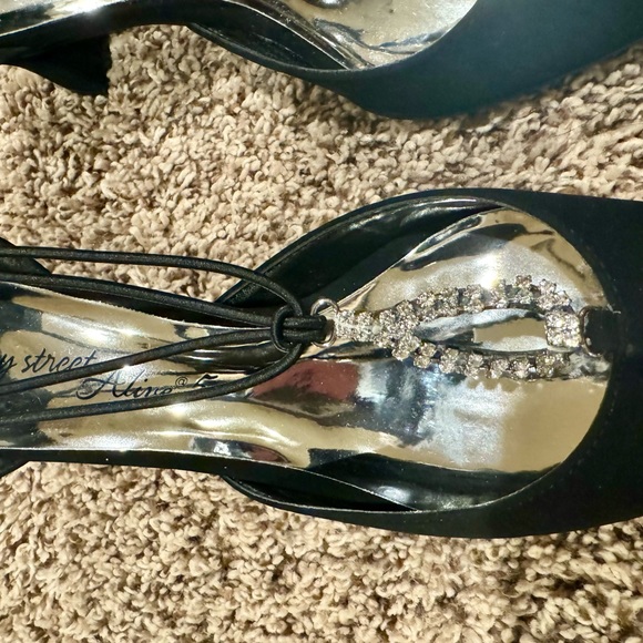 Easy Street Women’s Moonlight Dress Pump - Picture 5 of 7